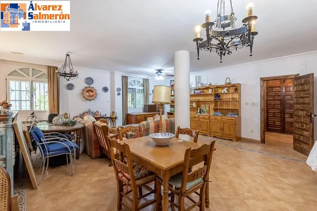 Espectacular Chalet en Ogijares - Ideal para Familias — 31