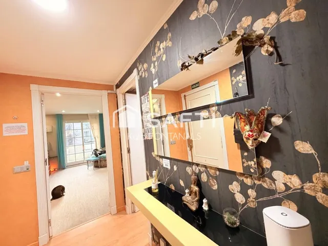 Piso 2 garajes, 2 trasteros y licencia vacacional - foto 2