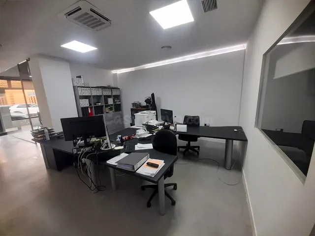 Local oficina a pie de calle con 4 estancias — 4