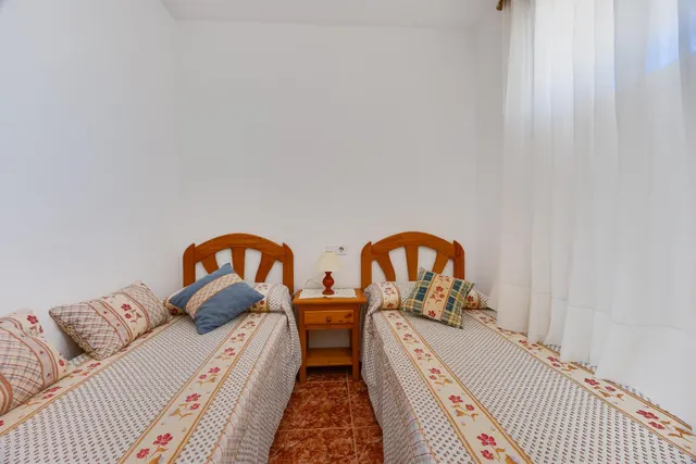 Apartamento 2 dormitorios con orientación sur y piscina comunitaria. — 17