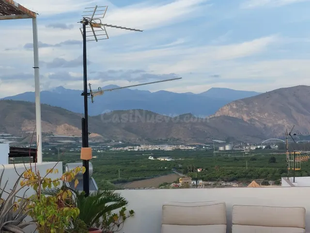 Encantadora Casa en el Corazón de Salobreña por Solo 210.000 - foto 4
