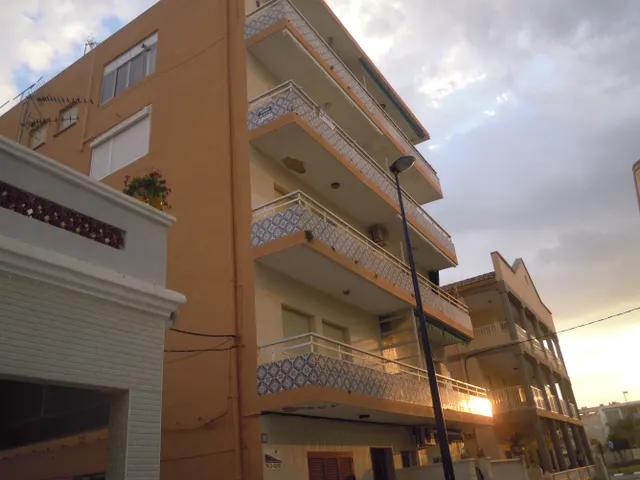 SE VENDE PISO EN SEGUNDA LINEA DEL MAR. EN MIRAMAR. — 48