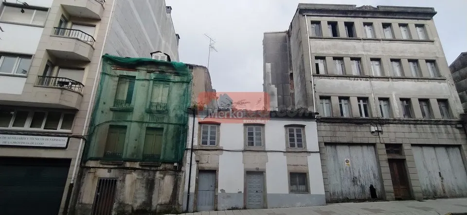 SE VENDE EDIFICIO PARA REFORMAR EN RÚA SANTIAGO