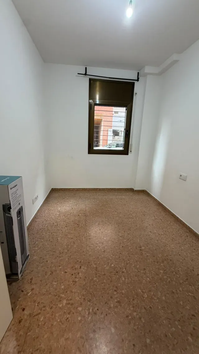 Planta baja de 3 habitaciones en el Eixample, junto a la Rambla de Sabadell — 16