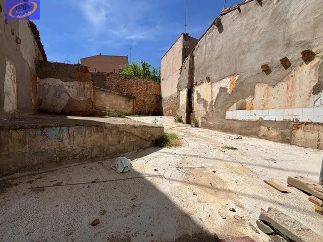 Solar Urbano de 99 m2 en Calle Miliciano Sáez – ¡Ideal Autop - foto 3