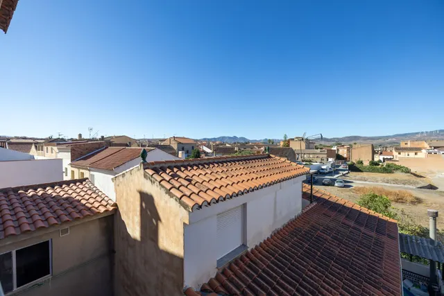 SE VENDE AMPLIO PISO EXTERIOR EN DÚRCAL GRANADA INCLUYE LOCAL — 35