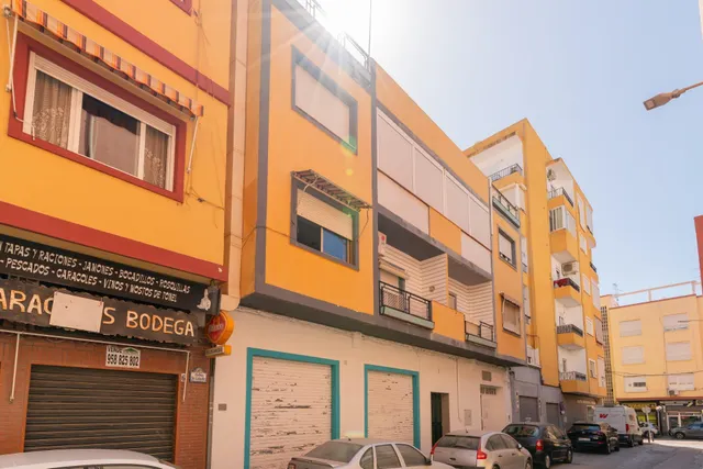 ✨ Amplitud y ubicación: 4 dormitorios junto al centro — 35