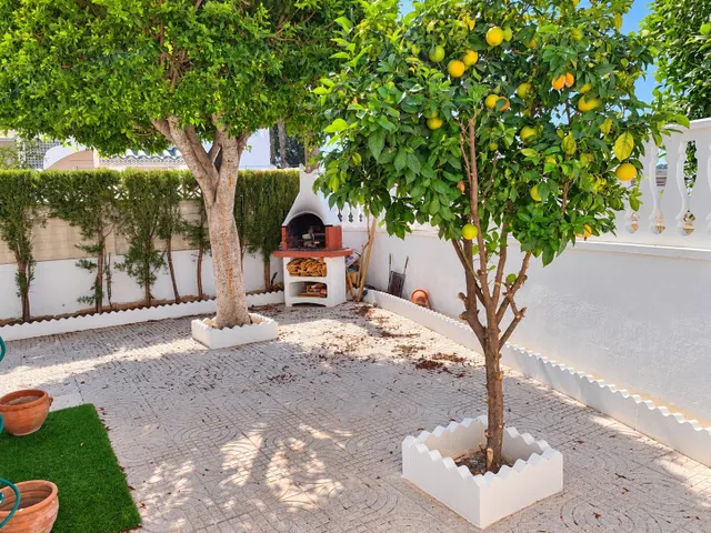 Tu rincón de sol en la mata: bungalow recién reformado con amplio jardín orientado al sur y a solo 450 metros de la playa — 37