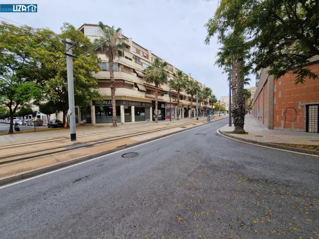 Alquiler de amplio local comercial en San Vicente — 2