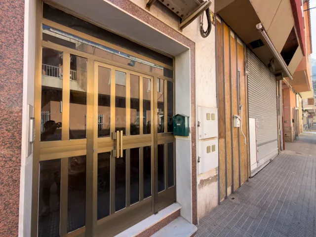 Edificio completo en venta en el centro de Cox – 380 m2 construidos, local + 3 viviendas — 3