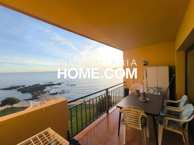 Frontal al Mar: Vivienda Única en Primeraísima Línea con Vis