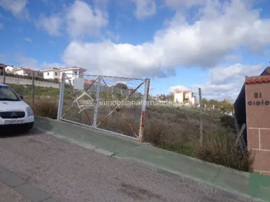 Fantástica parcela en Urb. El Pinar - foto 2