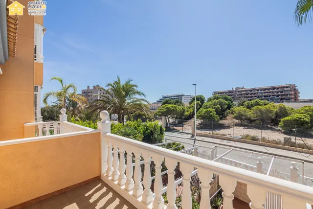 Bungalow en venta en urbanización Las Arenas 2, Arenales del Sol. — 26
