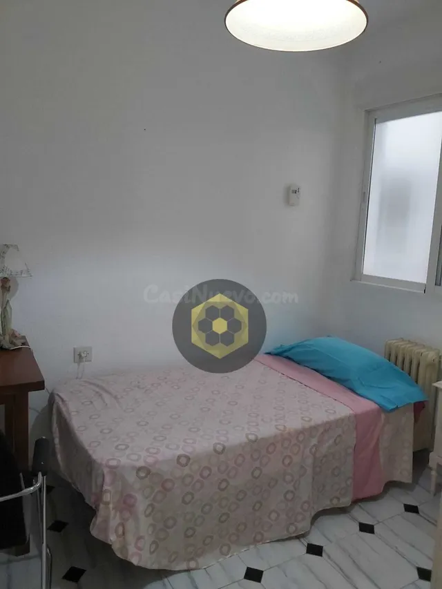 EST/ Piso para ESTUDIANTES de SIETE dormitorios en el CENTRO - foto 2