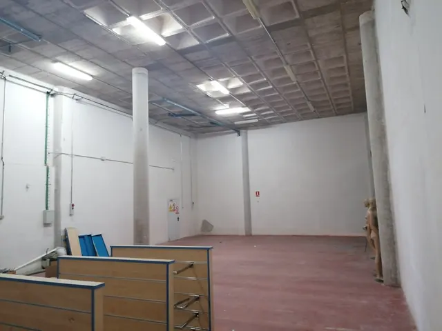 LOCAL COMERCIAL CONSTRUIDO EN NAVE DE 540 METROS CON LICENCIA DE APERTURA EN USO — 16