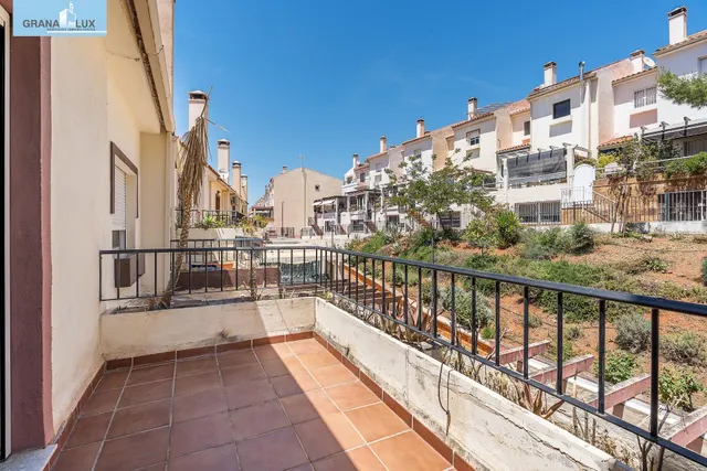 ADOSADA EN URBANIZACIÓN EN HUETOR VEGA — 20