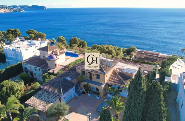 VILLA FUSTERA EN VENTA - LUJO CON VISTAS FRONTALES AL MAR EN