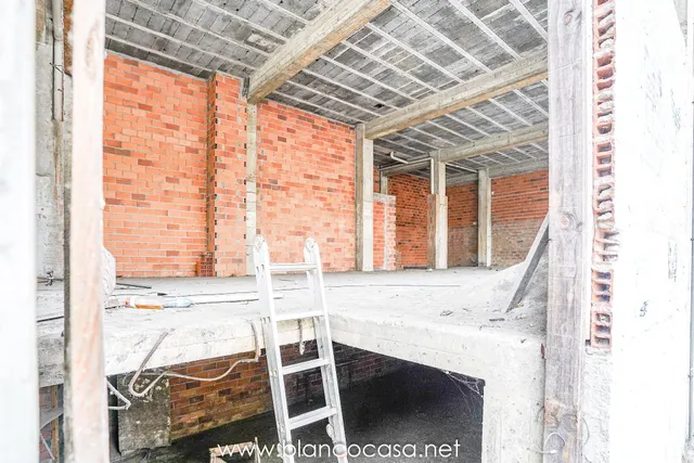 ! Bajo y Sótano en Venta en Calle Xílgaro - Carballo - foto 4