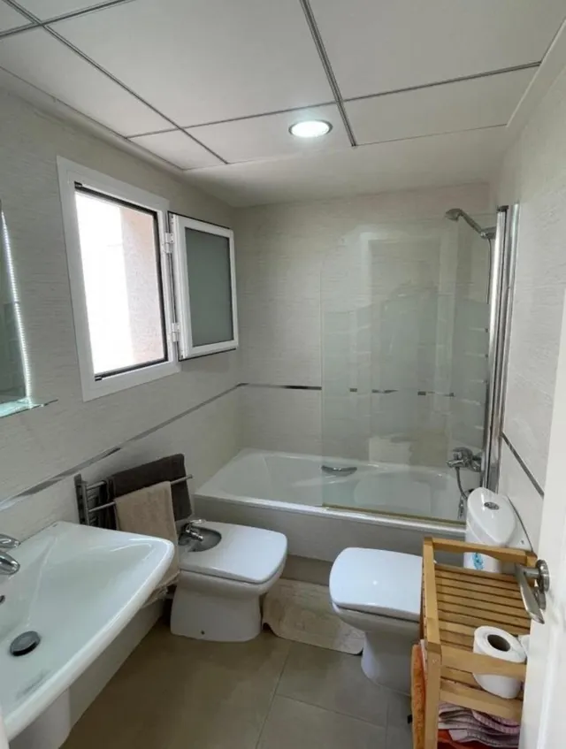 Amplio Adosado en Calas de Santiago Bernabeu , 3 dorm. 3 baños , Garaje , Piscina comun. etc. — 18