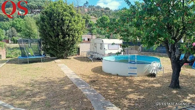 Casa de campo con jardín amplio en la urbanización Riu Clar,