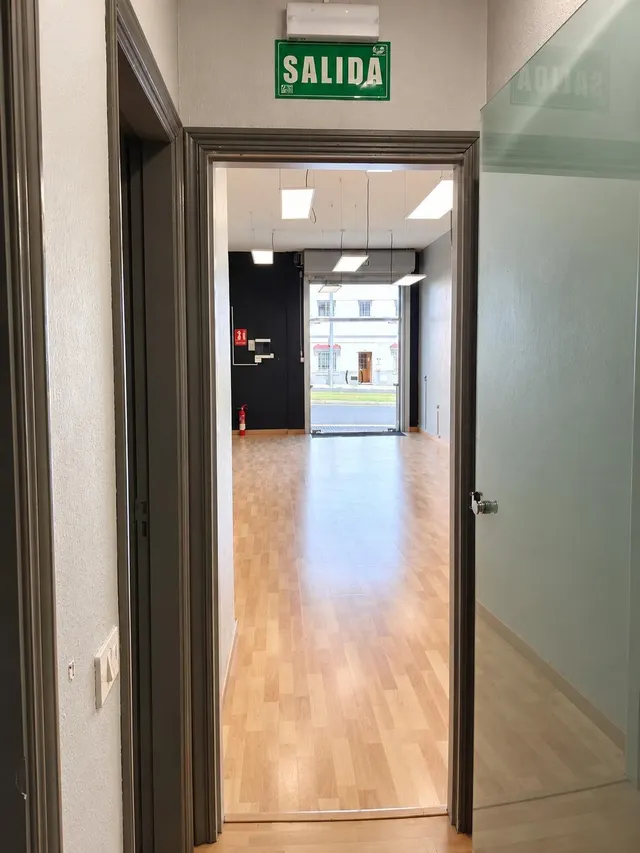 Local comercial en Avenida de los Menceyes, La Laguna — Venta o alquiler — 8