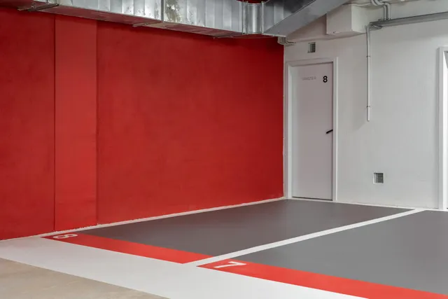 Parking de moto 3m² en alquiler - Zona Avinguda Barcelona — 30