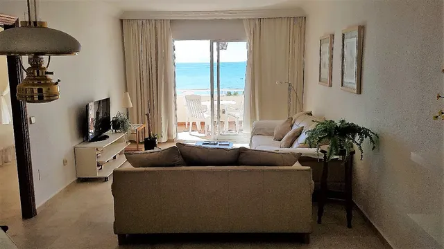 Primera linea de playa, vistas frontales al mar — 11