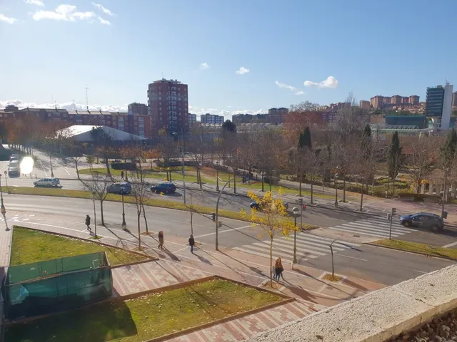 OFICINA MUY LUMINOSA Y GRANDE — 12