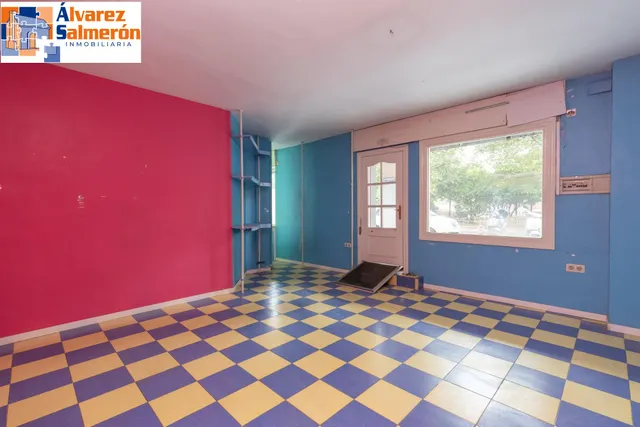 Local comercial en venta en calle agustina de aragón — 11