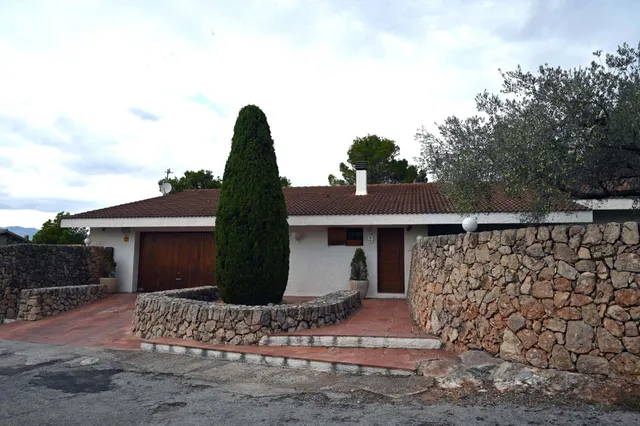 Chalet exclusivo en Tortosa con vistas a Els Ports, piscina y jardín privado — 37