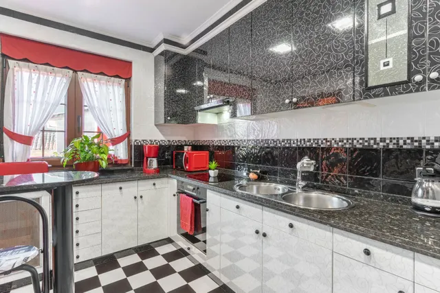 Casas, nave y fincas en venta en Caborana (aller) — 19