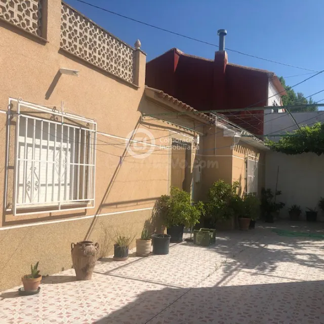 Casa con tres dormitorios y garaje en zona Sutullena - foto 2