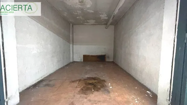 Piso con plaza de garaje cerrada junto a La Inmaculada, frente al río Genil. — 25