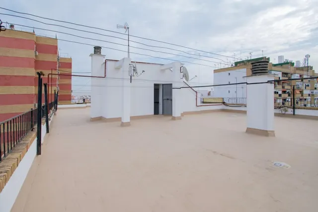 Estupenda vivienda junto José Laguillo con parking en superficie!!! — 26