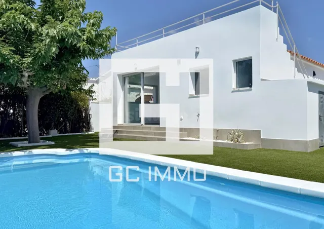 Villa de una sola planta con 3 habitaciones y piscina privad