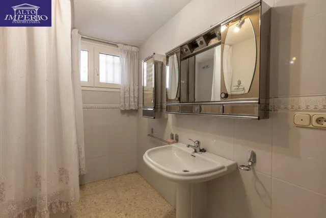 Complejo industrial con vivienda en Alhendín con 2500 metros cuadrados — 35