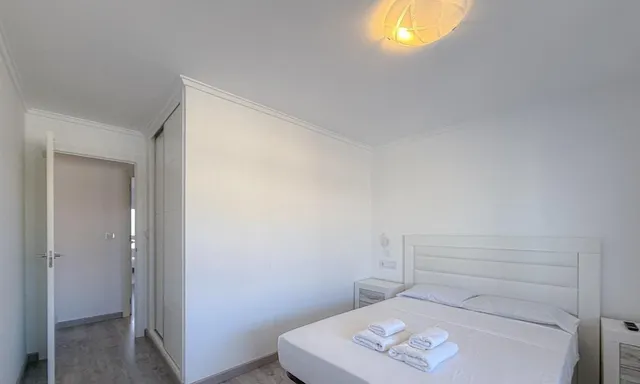 Ático reformado con vistas al mar, enorme terraza y piscina a 50 m de la playa en Torrevieja — 20