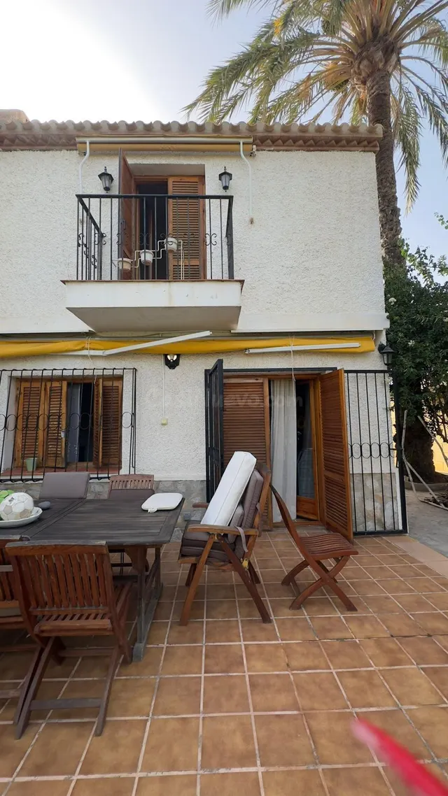 EXCLUSIVO CHALET INDEPENDIENTE JUNTO AL MAR - foto 2