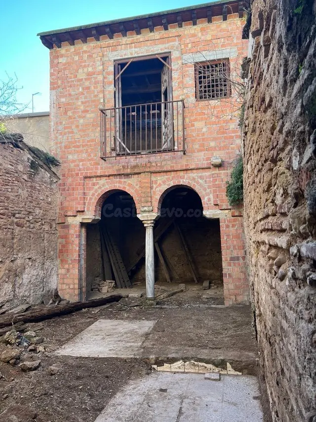 MAGNÍFICA PROPIEDAD EN CASCO HISTÓRICO PARA REFORMAR — 5