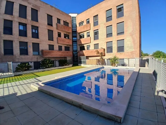 Apartamento con terraza, piscina y 2 plazas de parking — 17