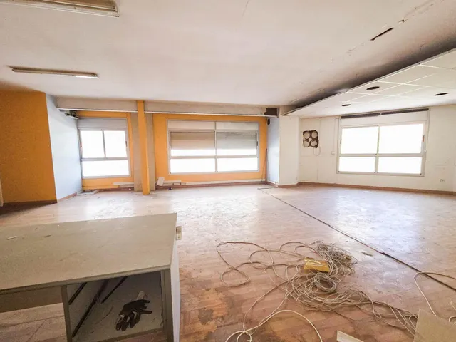 Segunda planta de edificio de oficinas en alquiler en Barberá del Vallés — 10