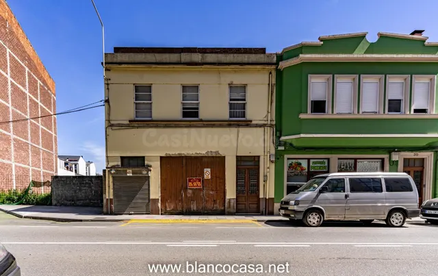 🏡 CASA con 🌳TERRENO en pleno ✨ CENTRO DE CARBALLO – ¡A refor