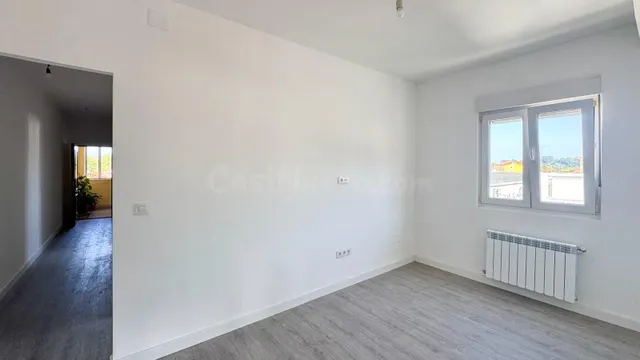 PISO REFORMADO DE 3 DORMITORIOS EN BARREDA - foto 4