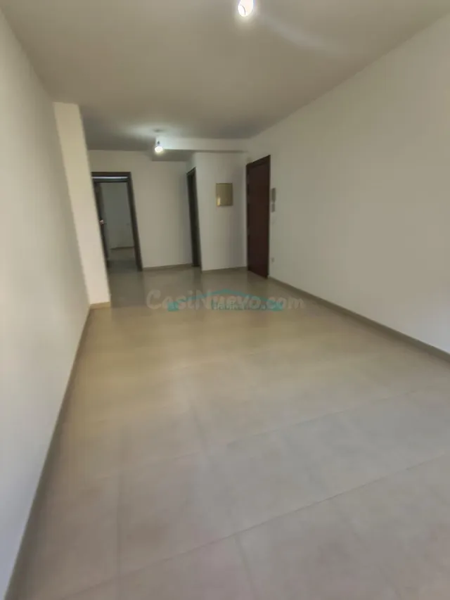 Piso recién reformado a solo 150 metros de la playa de Puert - foto 5