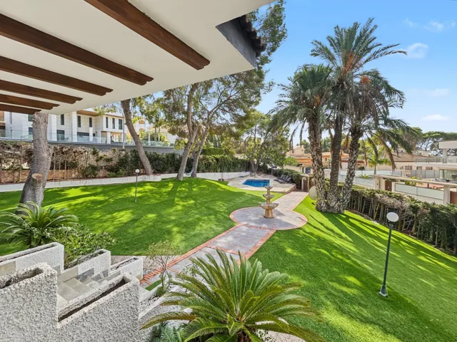 VILLA DE 7 DORMITORIOS Y 3 BAÑOS EN DEHESA DE CAMPOAMOR (ORI