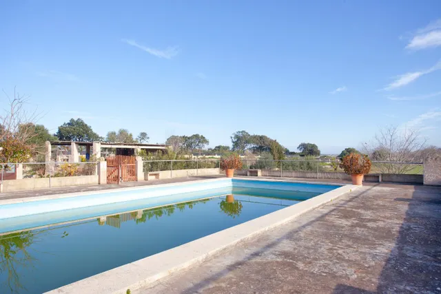 Payesia con piscina y jardín en Ariany. — 18