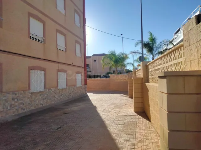 Alquiler Amplio y Luminoso Piso en Santa Pola - Zona Santiag - foto 5