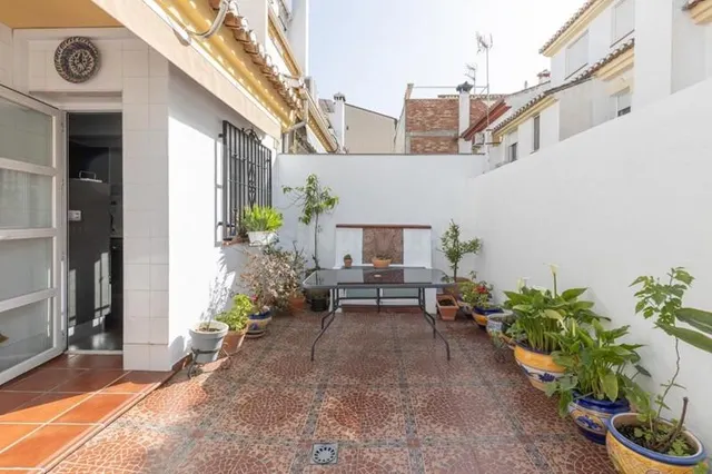 BONITA Y AMPLIA CASA ADOSADA DISPONIBLE EN MARACENA!! — 2