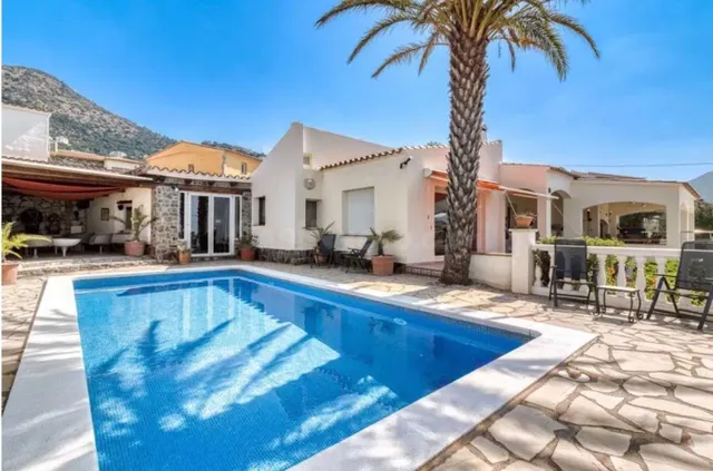Villa exquisita con vistas al mar y licencia turística - foto 2