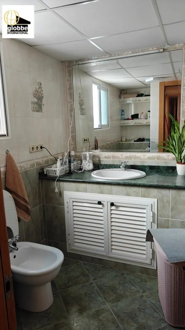 Amplio Piso en el Corazón de Málaga - Oportunidad Única ️ — 3